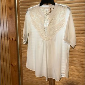 Beautiful white Top in a size L